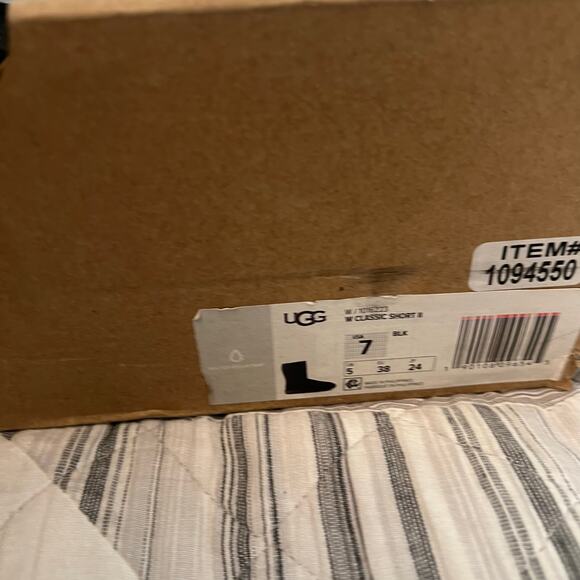 UGG Classic Short Black Boots Size 7 - Picture 5 of 5